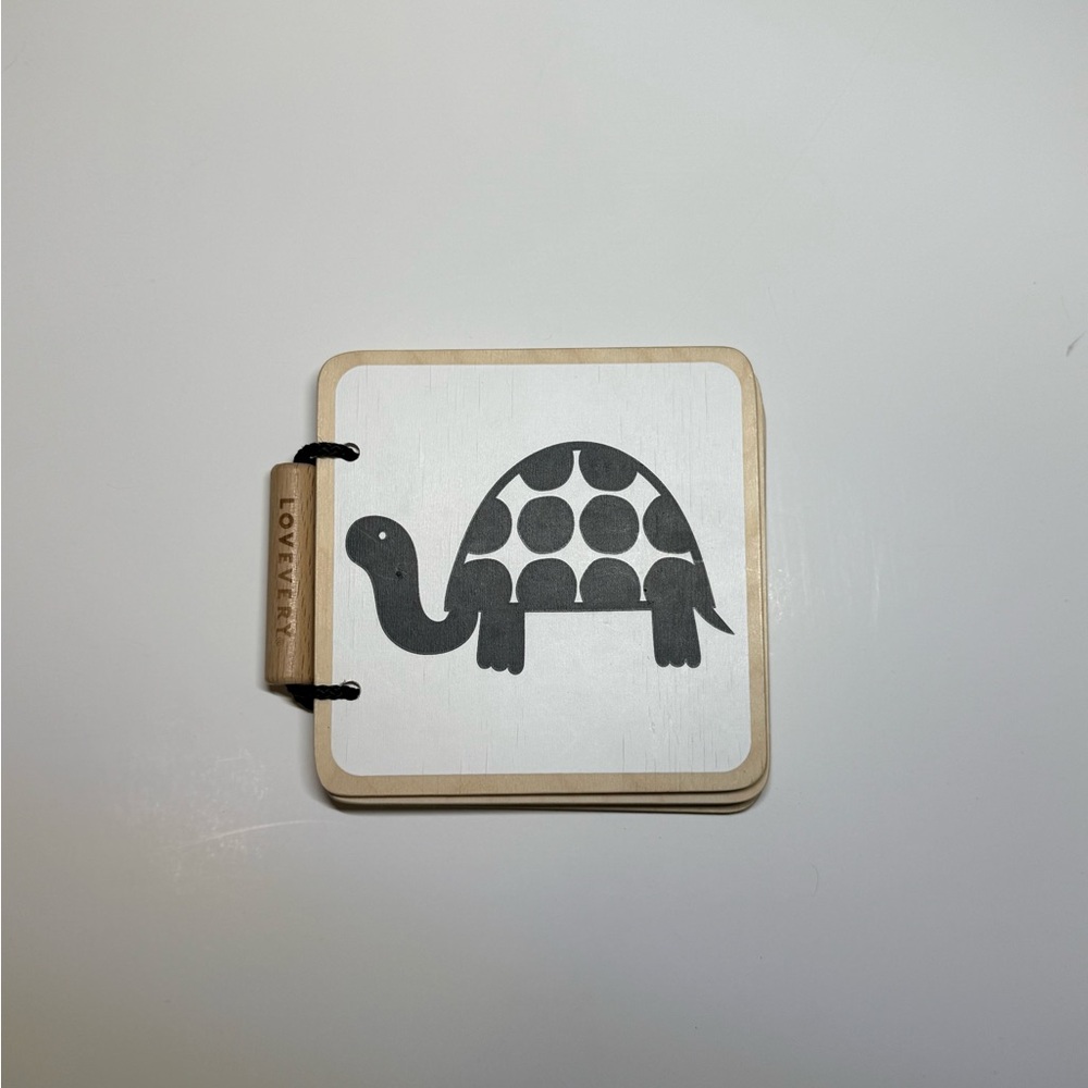 LOVVERY Black and White Turtle Learning Toy